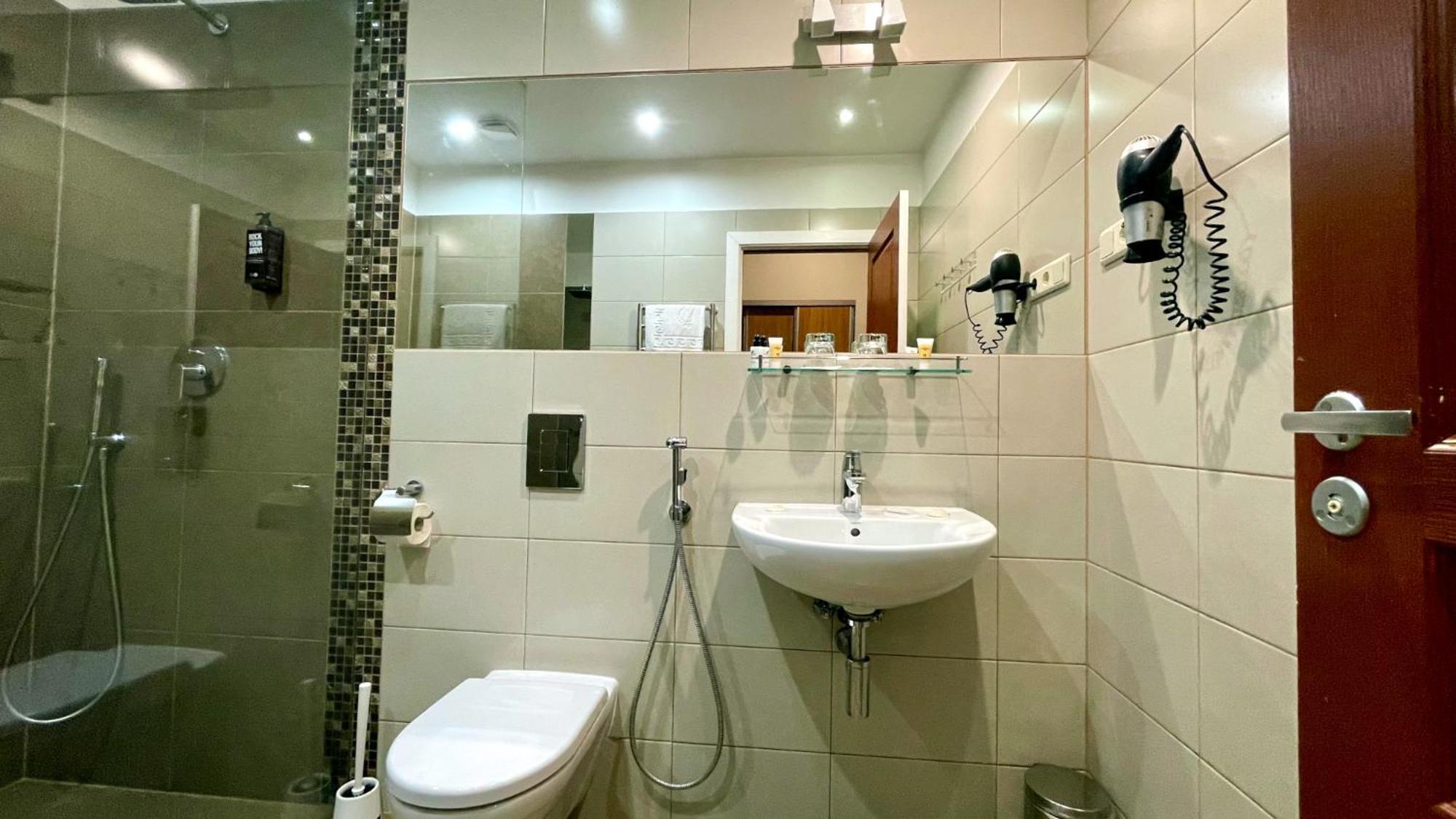 Riga Unimars Hotel Екстериор снимка